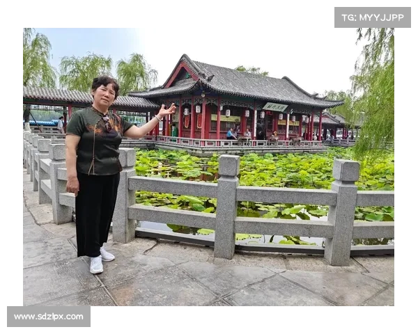 冬日湖畔的宁静与美景如何让心灵得到深度放松与享受 冬日湖畔的宁静与美景如何让心灵得到深度放松与享受